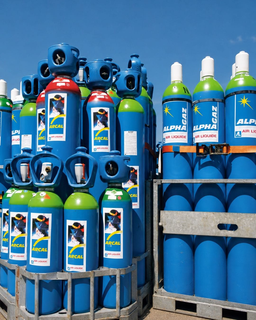 Verschillende soorten lasgassen van Air Liquide bij Lasmeesters, waaronder Arcal en Argon cilinders voor MIG MAG en TIG lassen.